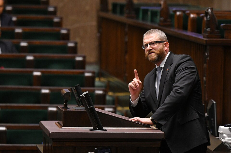 Польский ультраправый депутат Европарламента лишен иммунитета за отрицание Холокоста